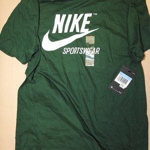 M Nike T-Shirt NWT